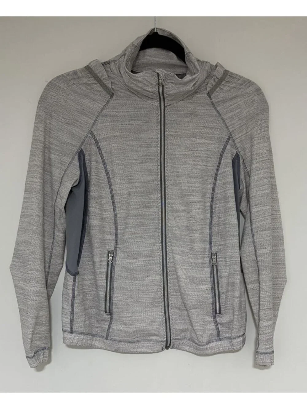Lululemon Run Women’s Gray And White Nada Jacket Size 4 Lightweight Full Zip